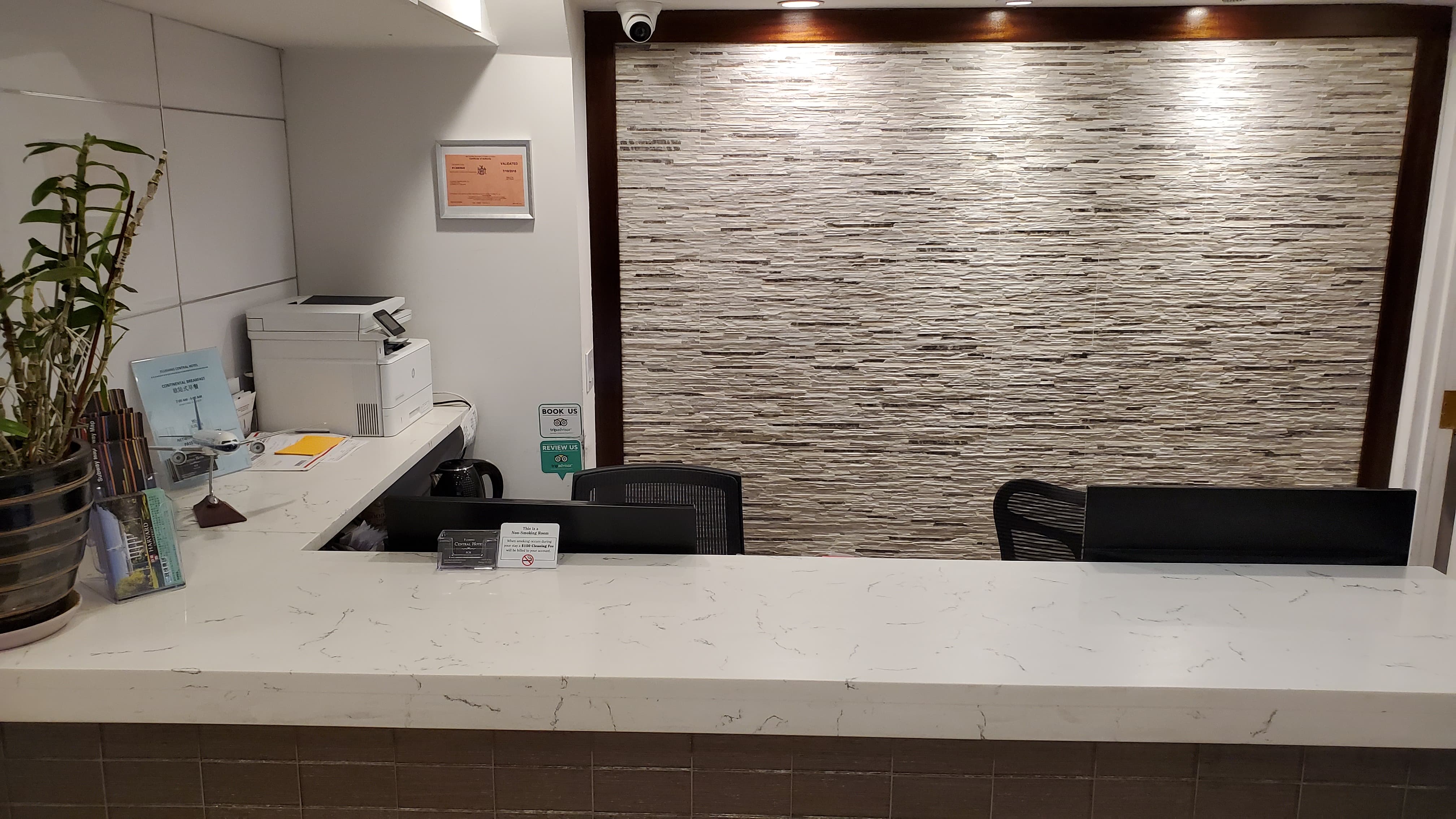 Central Hotel Frontdesk